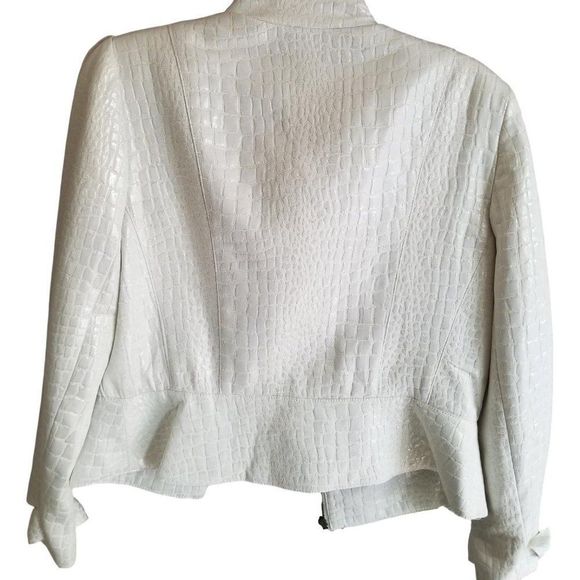 Textured Skirt Suit - Picture 2 of 6